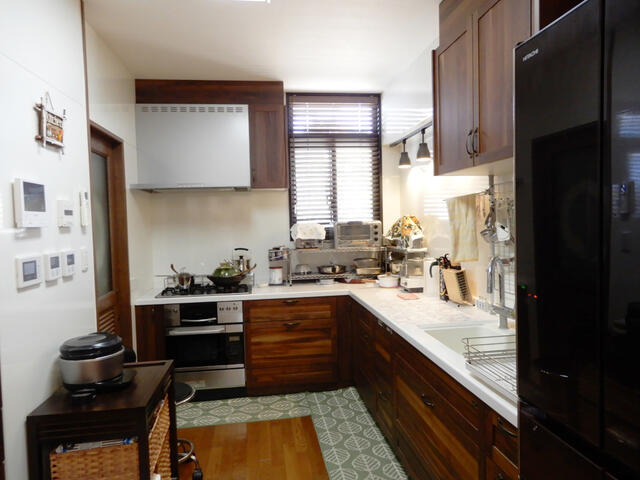 ダイニングの延長上にあり使いやすいキッチン