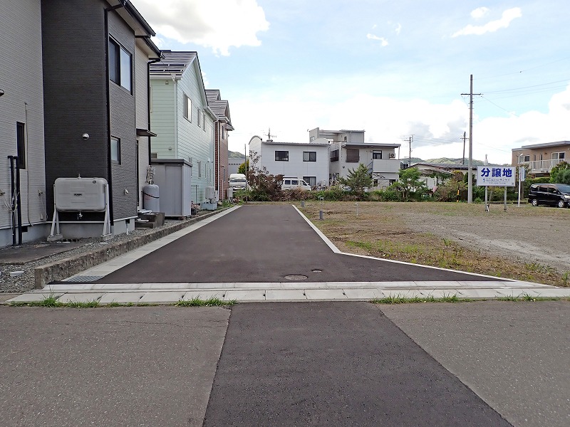 諏訪市高島三丁目 全3区画分譲地 宅延道路