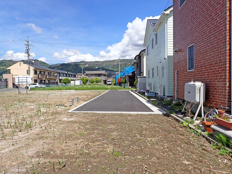 諏訪市高島三丁目 全3区画分譲地 宅延道路