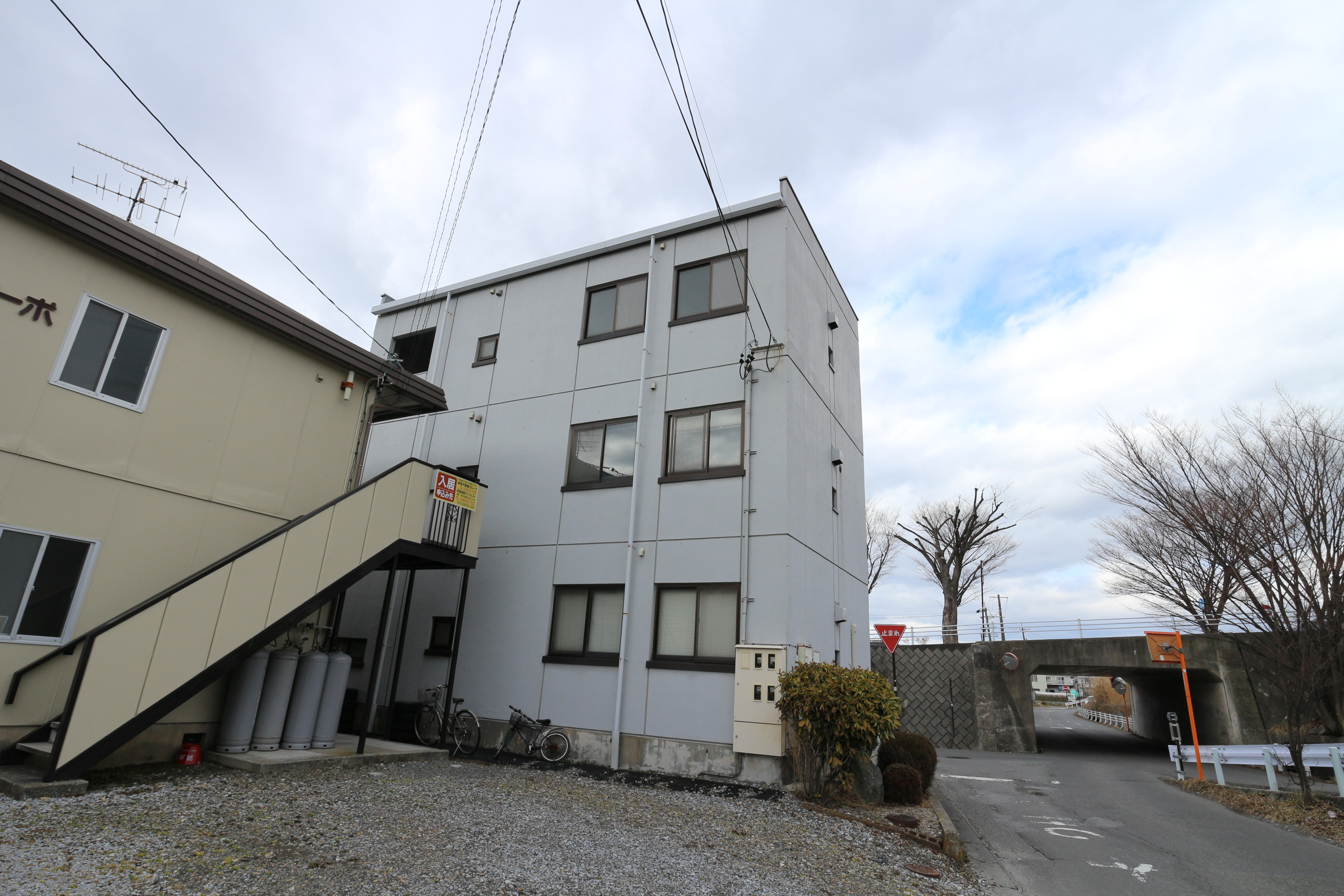 apartment 諏訪市沖田町１丁目